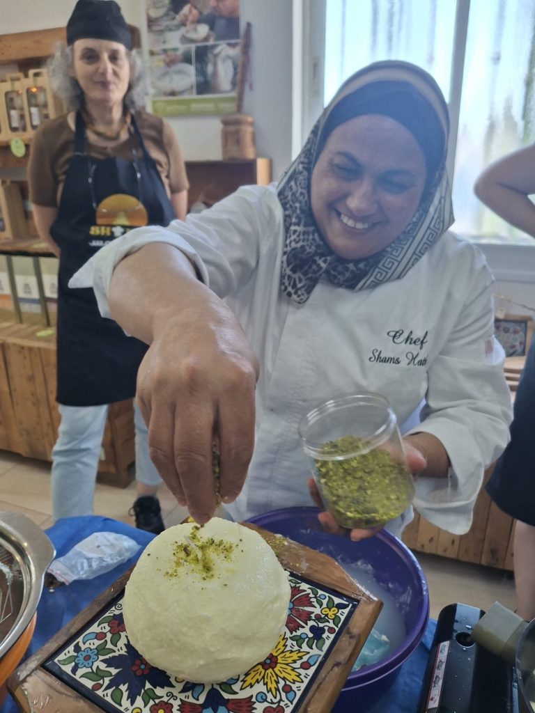 מפזרת פיסטוק