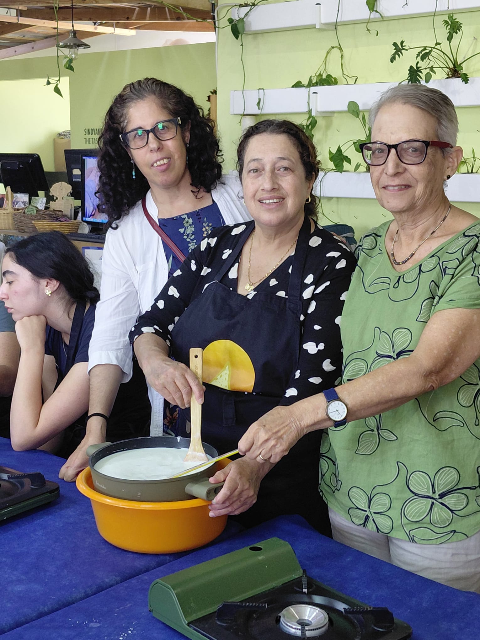 מערבבות עם נאדיא